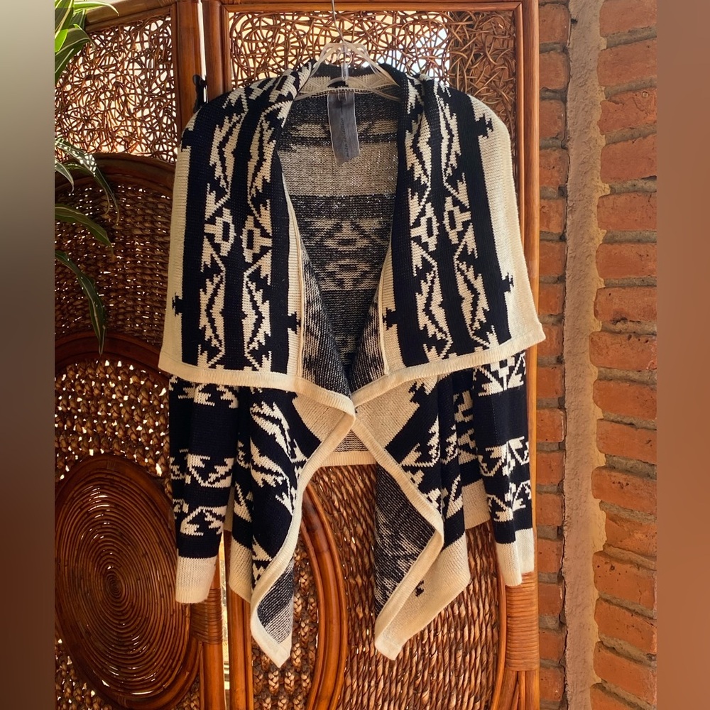 Moon Collection Black and Cream Geometric Sweater Great Condition!